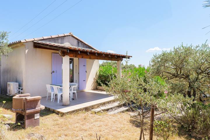 Vakantiehuis "Le Petit Pin - La Fontinelle" met bergzicht in Bessas, Ardèche