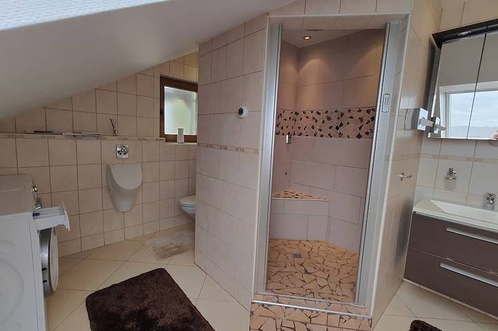 Ferienwohnung für 4 Personen, mit Balkon und Whirlpool sowie Sauna in Saarbrücken - 3