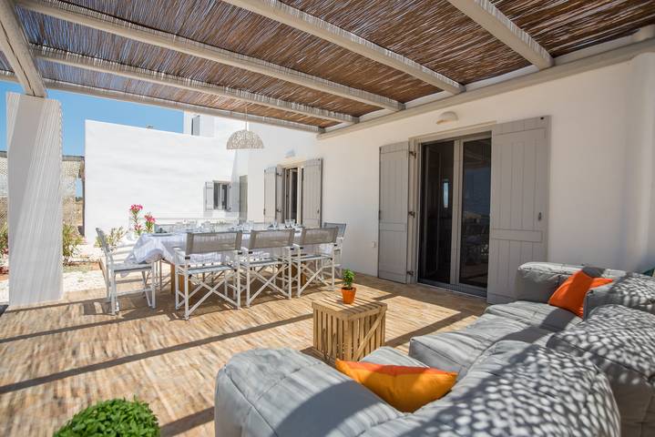 White Sands Love  · Funky holiday villa with pool, in Paros