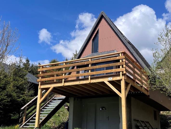 Chalet pour 8 personnes, avec terrasse, animaux acceptés dans Super Besse