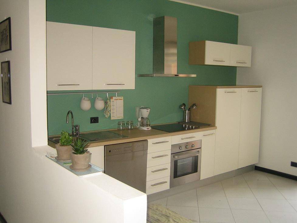 Ganze Ferienwohnung, Wohnung 'Beach House' mit Wasserblick in Castelletto di Brenzone, Brenzone