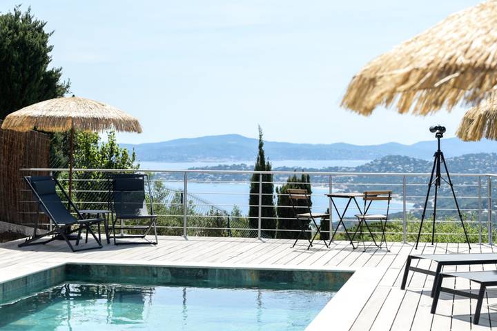 Location de vacances pour 9 personnes, avec jardin ainsi que terrasse et piscine à Roquebrune-sur-Argens