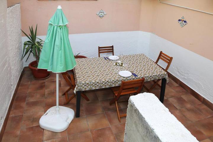 Appartamento per 7 persone, con giardino e balcone a Santo Stefano di Camastra