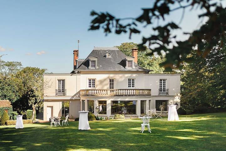 Location de vacances pour 28 personnes, avec piscine et jacuzzi dans La Queue-lez-Yvelines