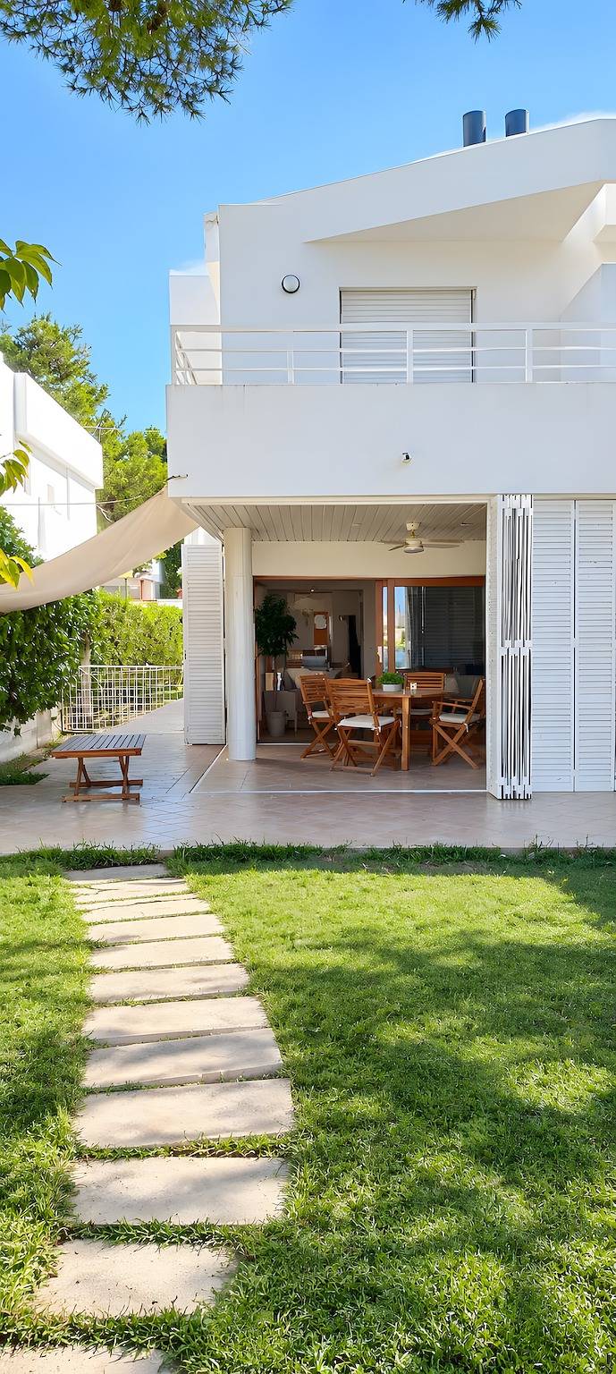 Holiday Home 'Villa Blau Mari' with Sea View, Wi-Fi and Air Conditioning in Marina Manresa, Alcúdia