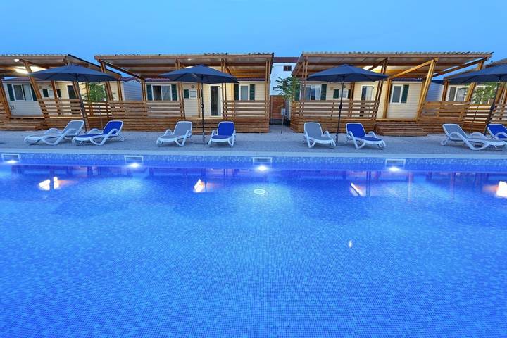 Wohnwagen für 6 Personen, mit Terrasse in Kroatien - 2