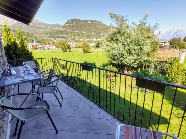 Ferienhaus für 8 Personen, mit Balkon und Seeblick sowie Ausblick und Garten in der Lombardei - 2