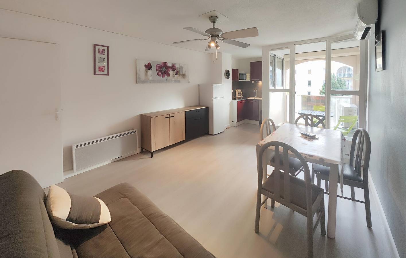 Entire holiday apartment, Cozy Apartment near Cap d'Agde Center with Parking in Cap d'Agde, Agde
