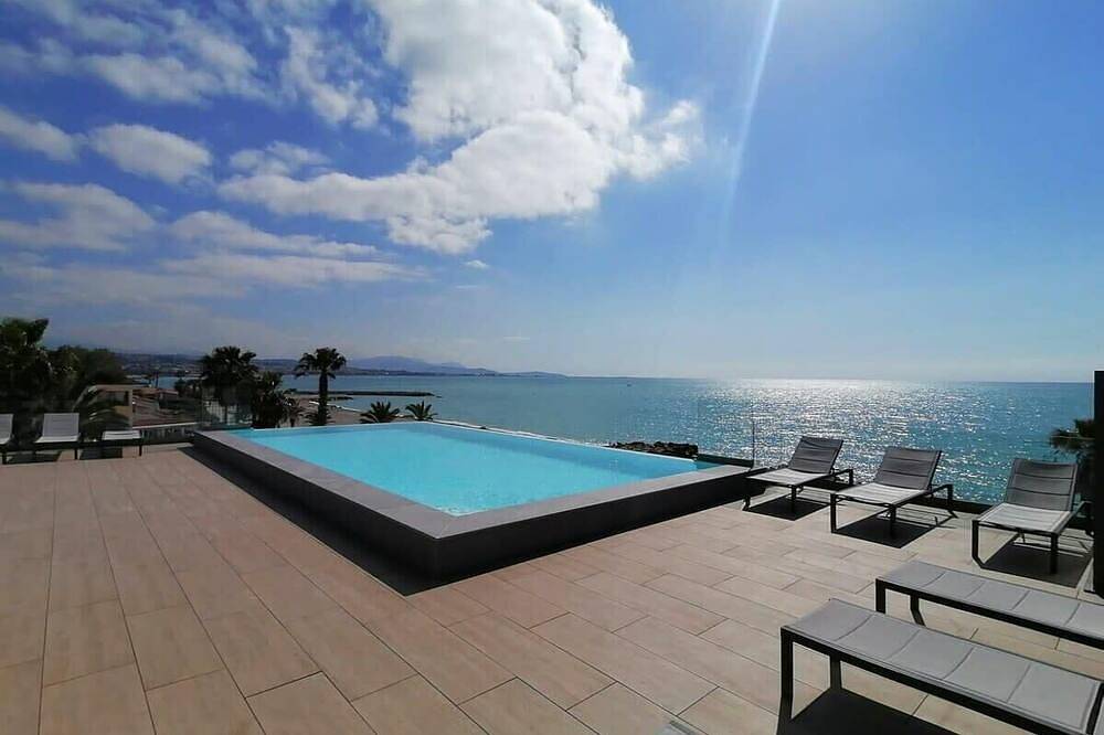 Entire apartment, Studio feet in the water, friendly, cozy and unique. in Villeneuve-Loubet Plage, Villeneuve-Loubet