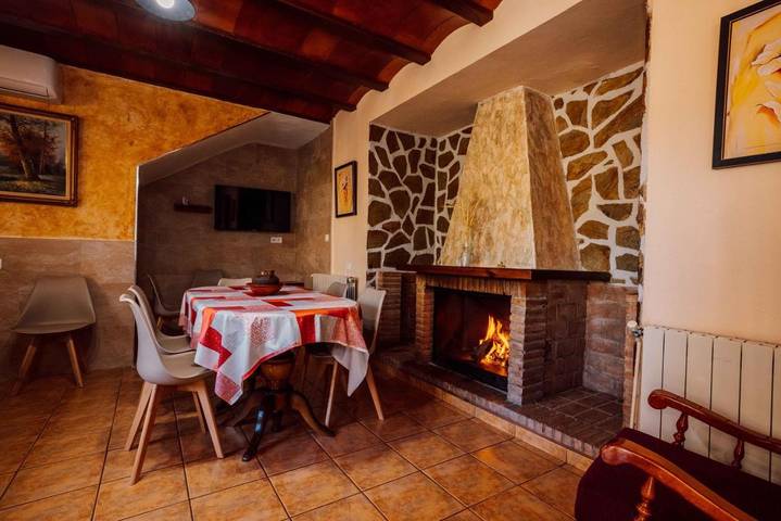 Casa rural para 6 personas, con piscina y jardín además de piscina para niños y vistas en Caravaca de la Cruz - 2