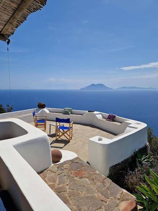 Ferienhaus für 6 Personen, mit Terrasse und Ausblick auf den Liparische Inseln - 2