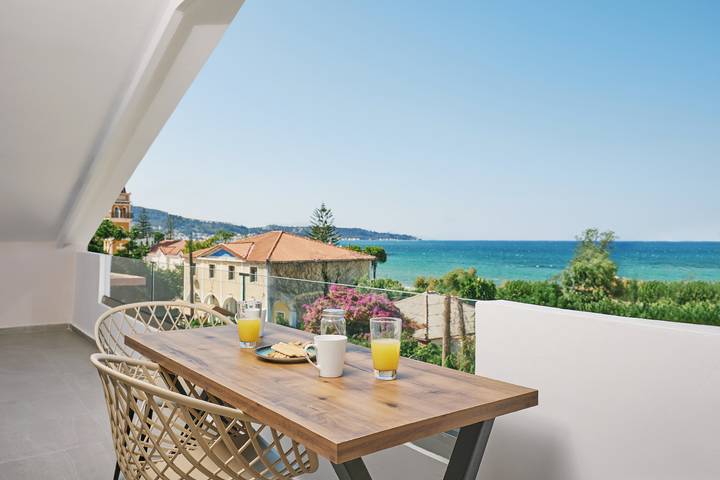 Last minute apartment for 4 people, with Balcony in Zakynthos