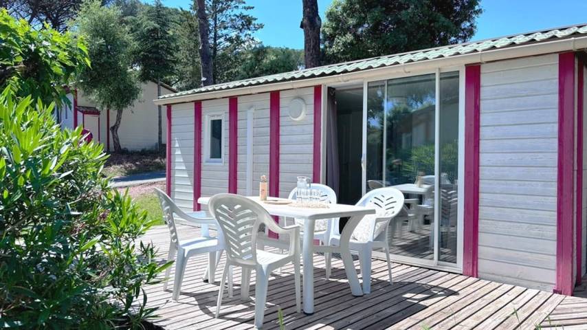 Gîte pour 4 personnes, avec bassin pour enfant et jacuzzi à Le Muy - 3