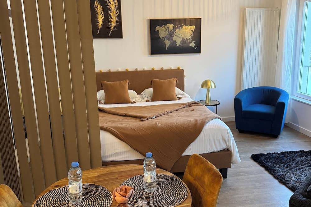 Appartement entier, Bella Vita Zen et son garage au bord du lac in Aix-les-Bains, Région de Chambéry