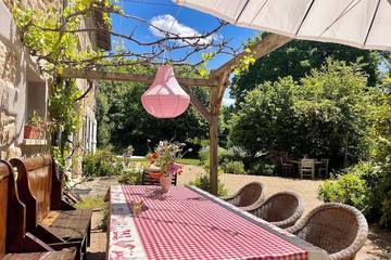 Gîte pour 16 personnes, avec jardin à Échandelys