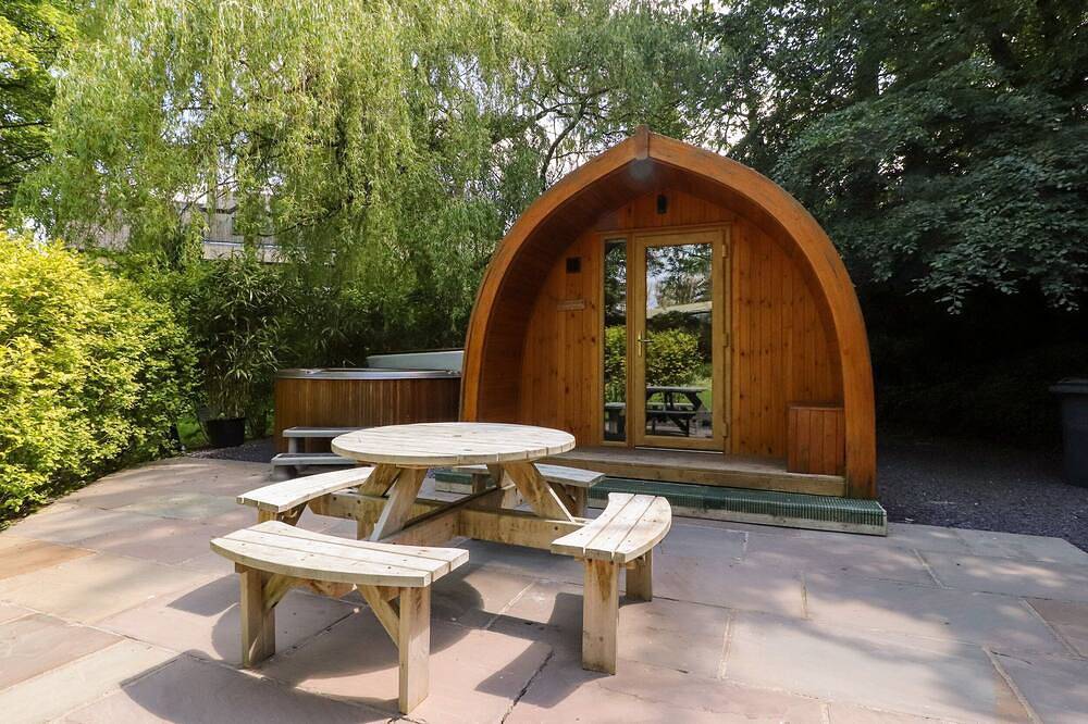 Homewood Pod, pet friendly, with hot tub in Garstang in Lancashire