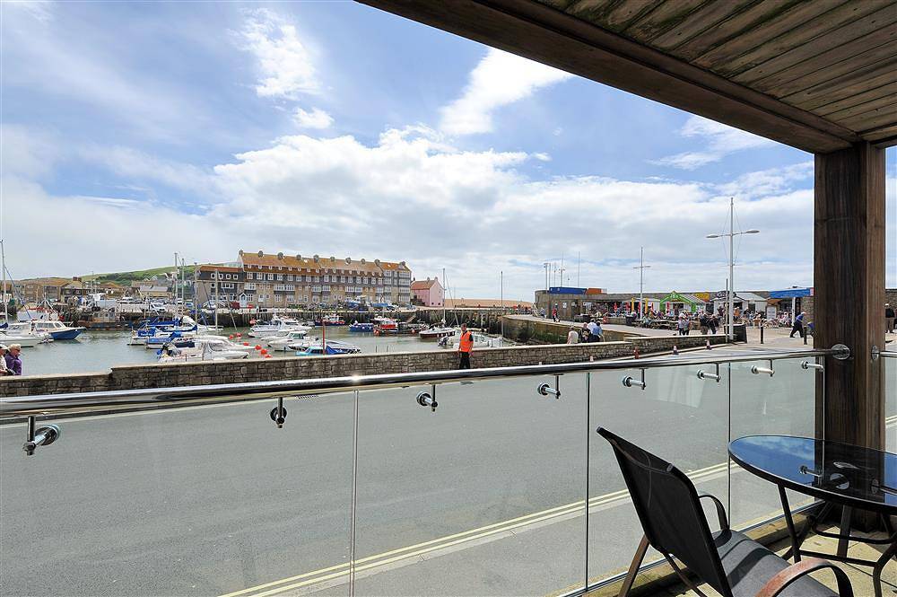 Entire apartment, Harbour View in West Bay, Dorset