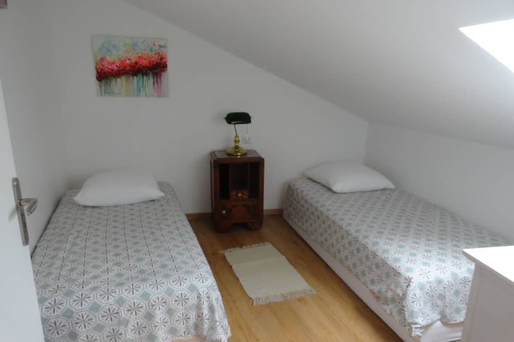 Entire apartment, Cottage \"Les Coccinelles\" with garden, town center of La Chaise Dieu in La Chaise-Dieu, Livradois-Forez Regional Nature Park