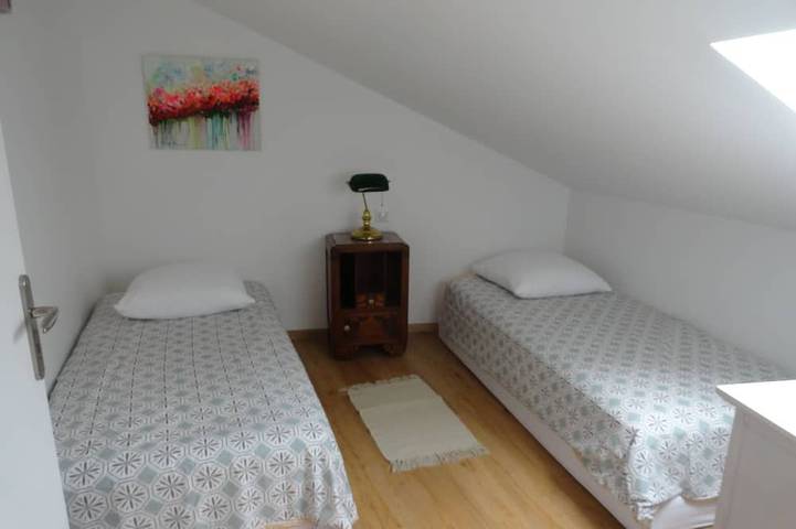 Ganze Wohnung, Cottage \"Les Coccinelles\" mit Garten, Stadtzentrum von La Chaise Dieu in La Chaise-Dieu, Regionaler Naturpark Livradois-Forez