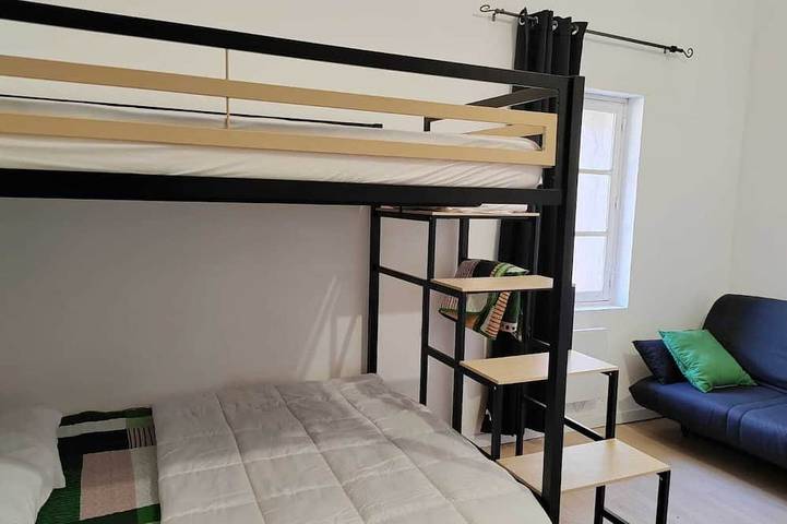 Provencal house for 14 sleeps with private garden. Perfect for family gatherings in La Crau, Mittelmeerküste (Frankreich)