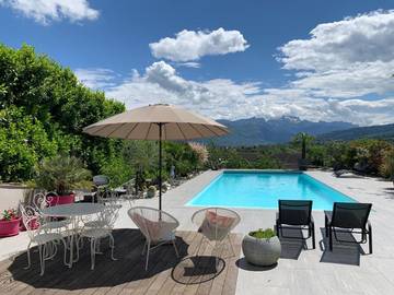 Gîte pour 2 personnes, avec jardin ainsi que piscine et vue à Poisy
