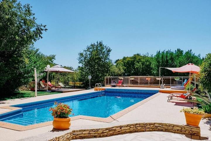 Appartement de vacances pour 5 personnes, avec jardin à Nîmes