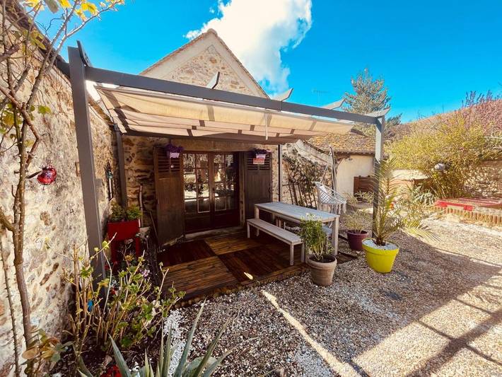 Location de vacances pour 4 personnes, avec jardin à Saint-Sauveur-sur-École