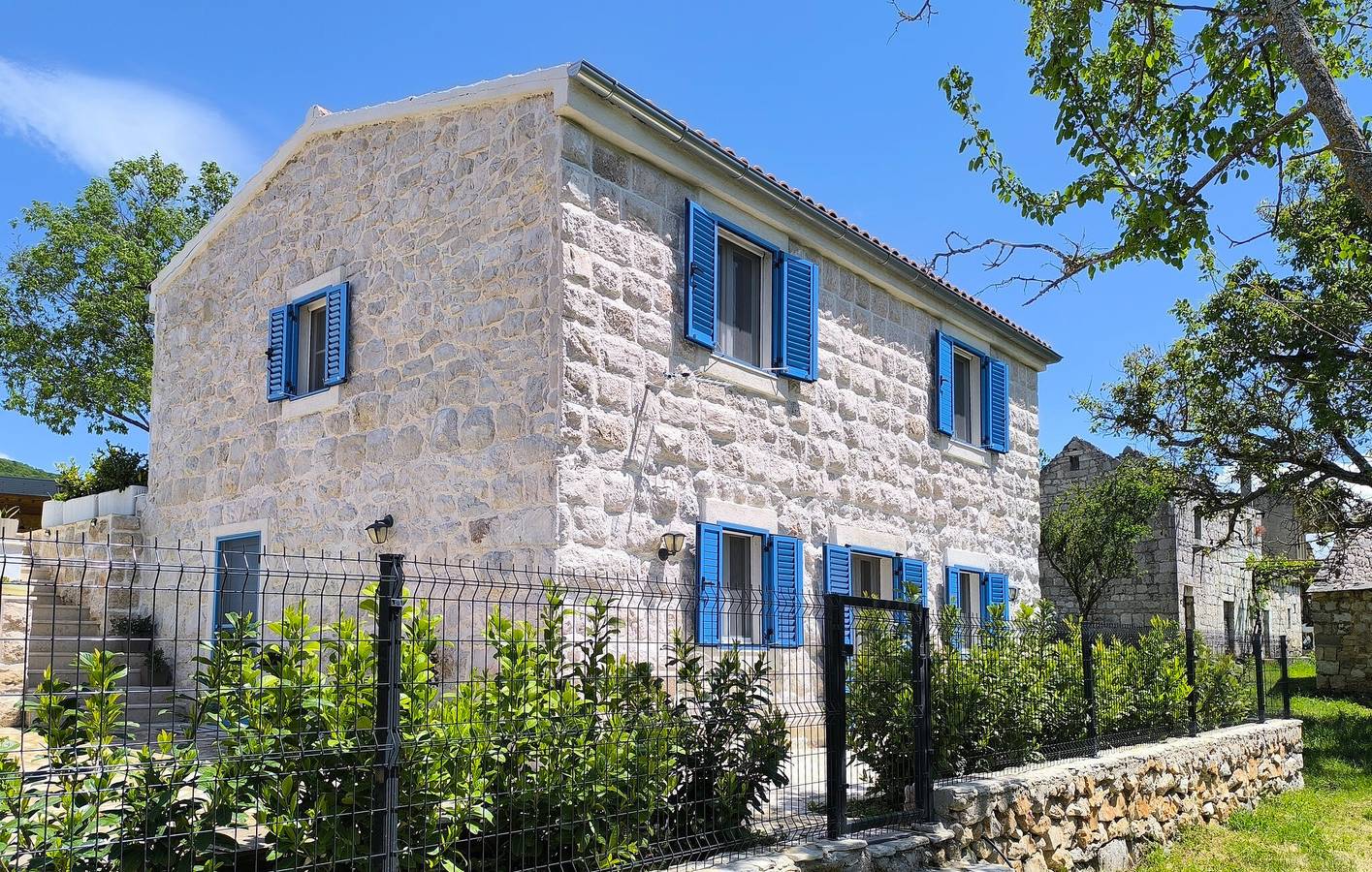 Geräumige 140 m² große Wohnung mit Pool, Terrasse und Parkplatz in Cista Velika, Dalmatinisches Zagora
