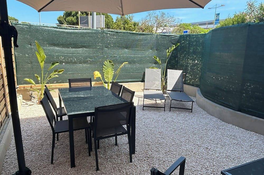 Appartement entier, Appartement avec jardin cosy full équipé - Front de mer St Laurent du Var in Saint-Laurent-du-Var, Côte méditerranéenne (France)