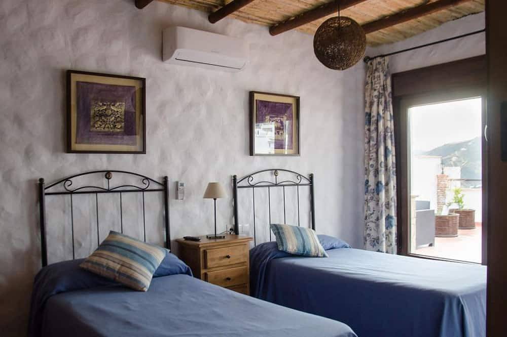 Villa Lucia Posada La Plaza in Canillas de Albaida, Málaga Provinz