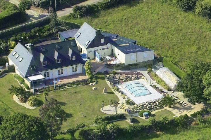 Gîte pour 2 personnes, avec piscine ainsi que terrasse et jardin à Loperhet - 4