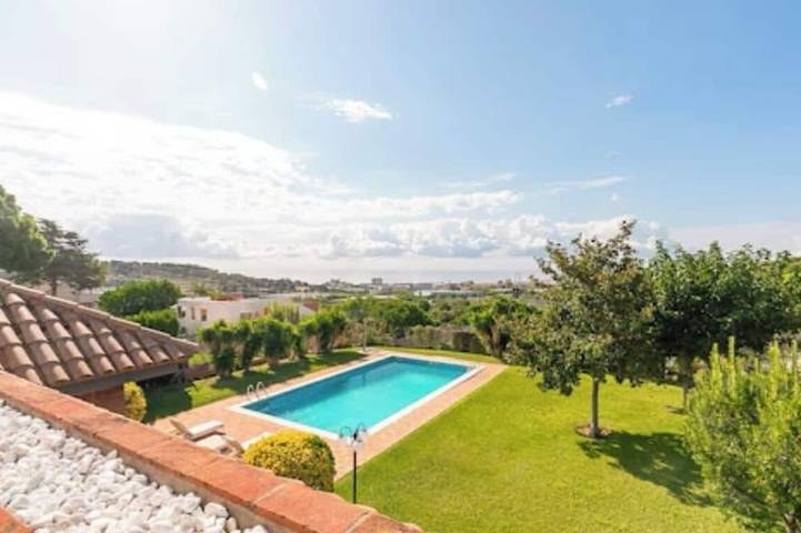 Casa vacanza per 8 persone, con sauna e giardino nonché idromassaggio in Badalona