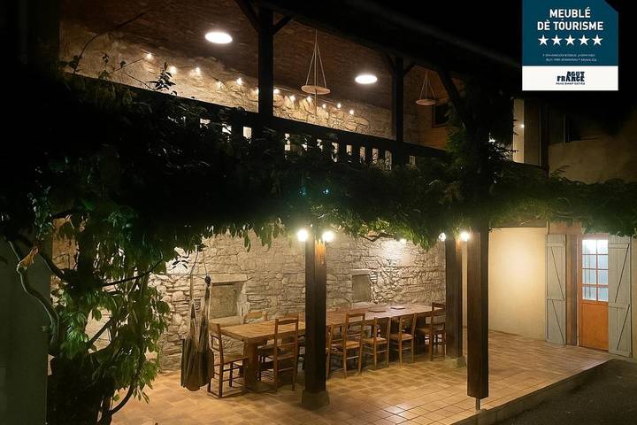 Location de vacances pour 12 personnes, avec jardin et piscine, adapté aux familles dans Musee Larrey Beaudean