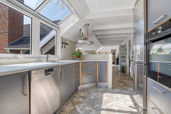 Wunderschönes Ferienhaus in der äußersten Dünenreihe mit Außen-Whirlpool in Søndervig, Holmsland Klit