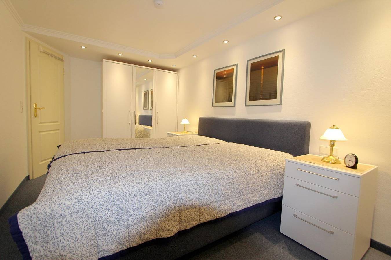 Ganze Wohnung, Stilvoll eingerichtete Ferienwohnung auf zwei Ebenen in direkter Strandlage in Wenningstedt, Sylt