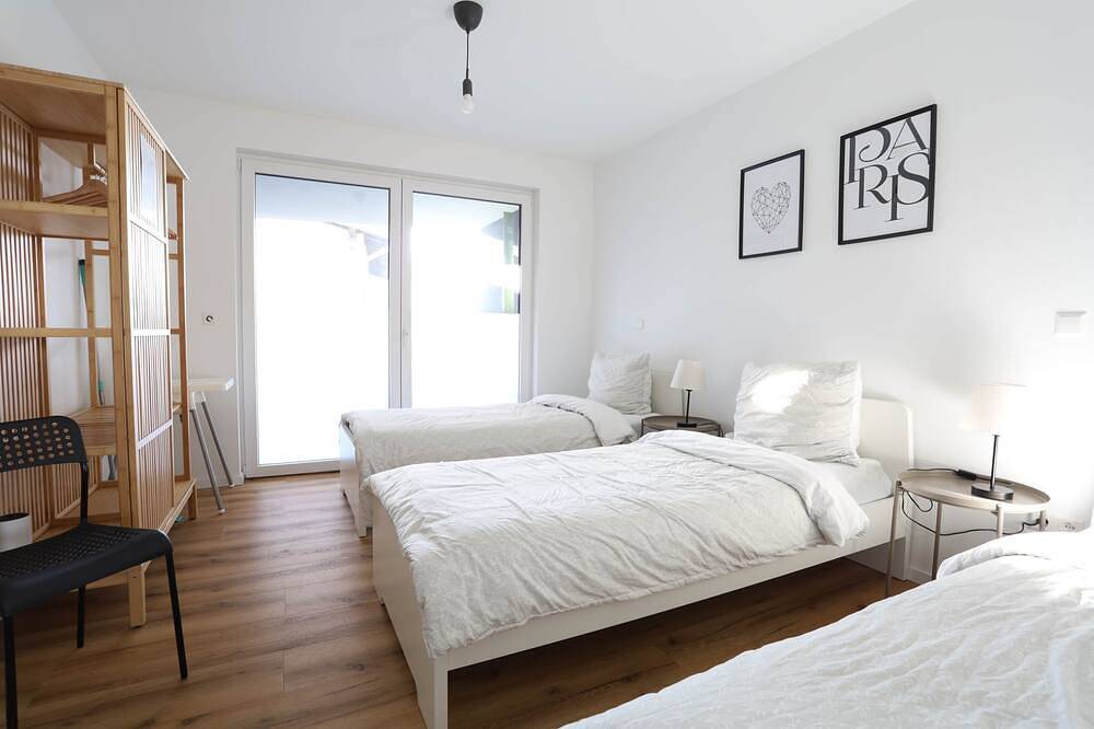 Ganze Wohnung, Apartment \"Paris\" 77m² |Köln|Messe|Phantasialand|Bonn in Phantasialand, Erftstadt