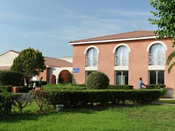 Gîte pour 6 personnes, avec piscine ainsi que terrasse et sauna à Sallèles-d'Aude
