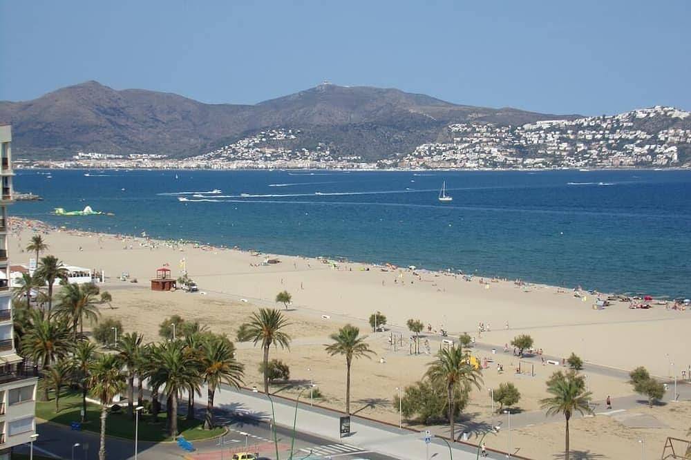 Entire apartment, Facing The Beach Extraordinary View in Empuriabrava, Upper Empordà