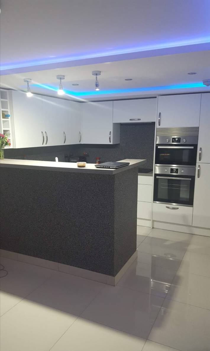 Entire holiday apartment, Lovely 2-Bed Apartment in Coventry in Coventry, Birmingham Area