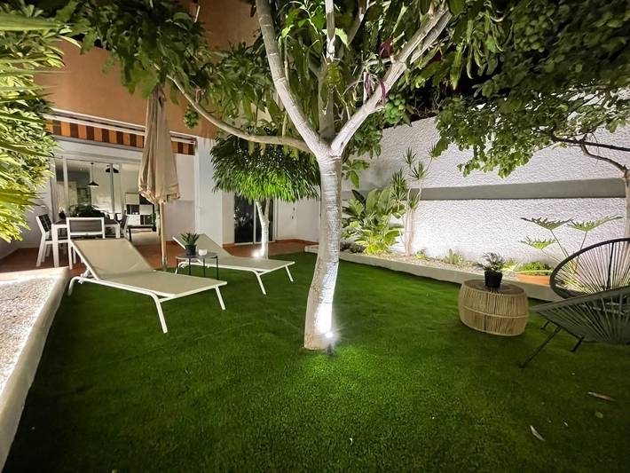 Entire apartment, Vacation Home 'Villa Sauces' with Mountain View, Shared Pool & Wi-Fi in Los Cristianos, Arona