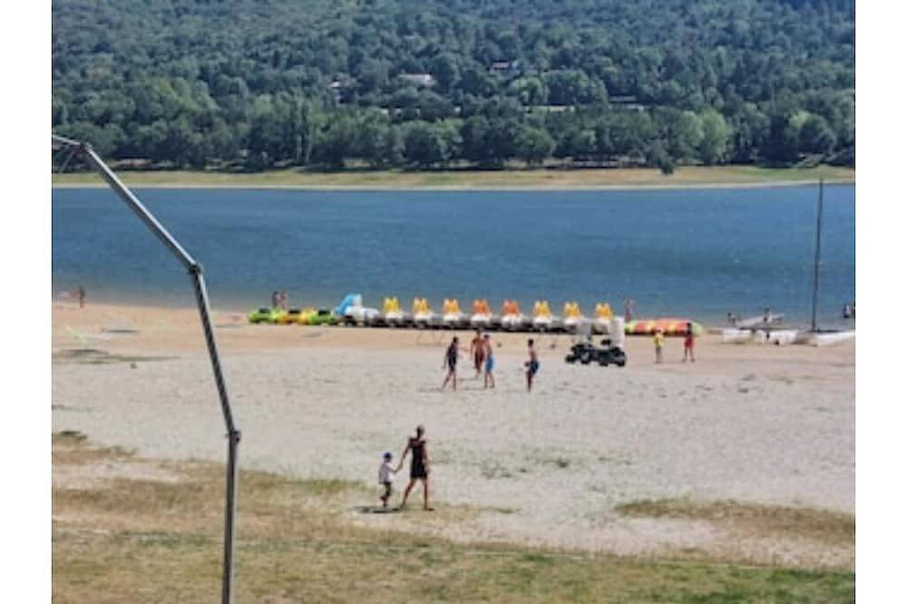 Cottage in a residential complex with a pool on the shores of Lake Saint-Ferréol in Revel, Lauragais