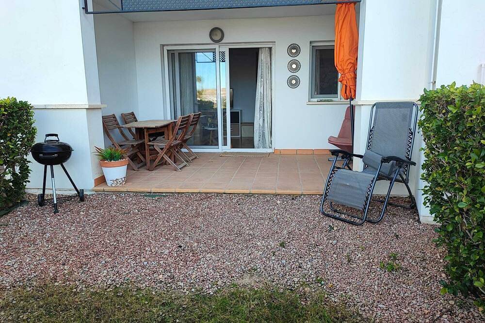 Apartamento entero, Ground Floor Apartment with Terrace and Garden facing a huge Swimming Pool  in Golf Resorts Murcia, Murcia 