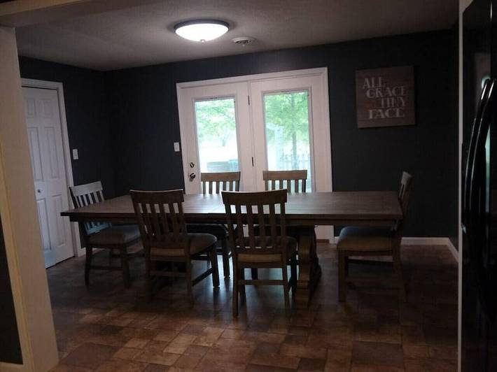 Vacation rental for 20 people, with balcony and yard in Lake Barkley