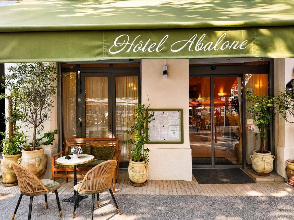 Hôtel Abalone - Centre Gare in Nîmes, Région de Nîmes