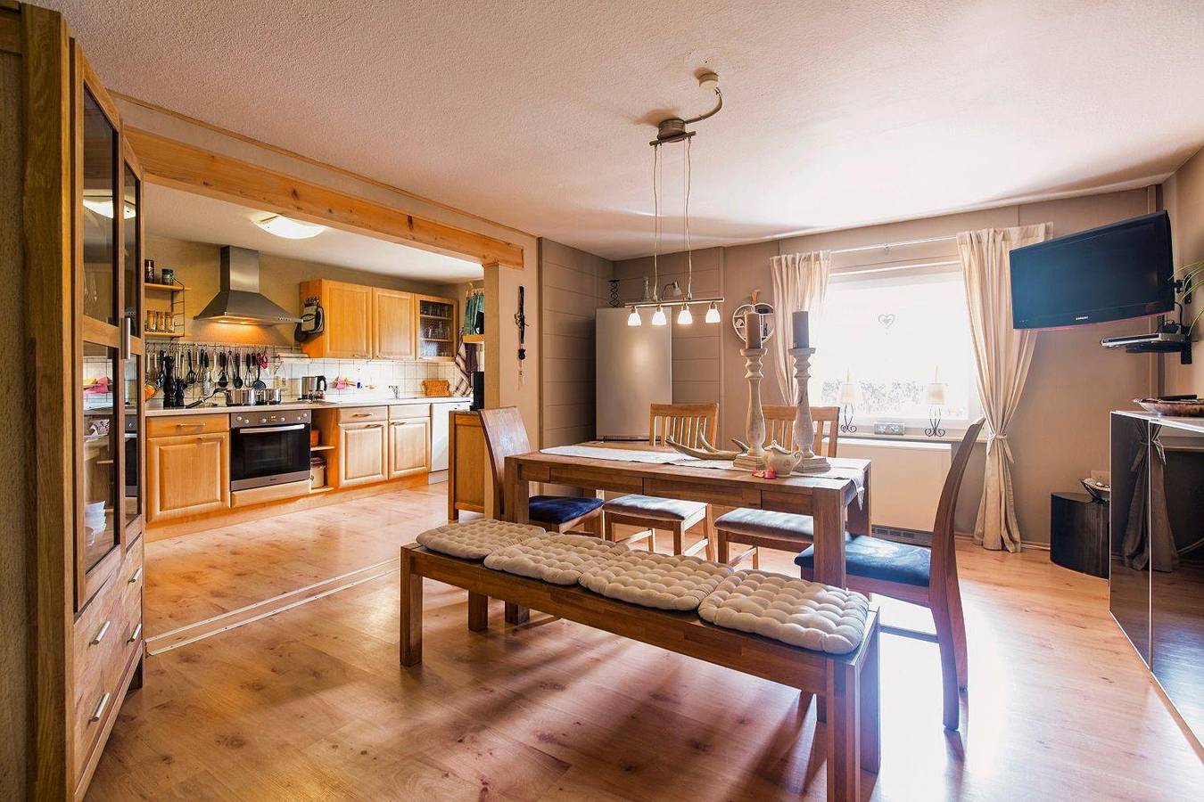 Ganze Ferienwohnung, Große Ferienwohnung in Mensfelden mit Grill, Terrasse und Garten in Hünfelden, Taunus