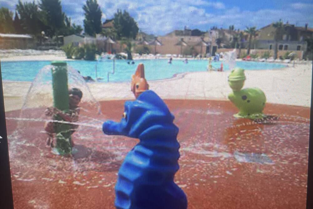 Mobil home 8 personnes dans camping avec piscine,animaux acceptés in Valras-Plage, Côte méditerranéenne (France)