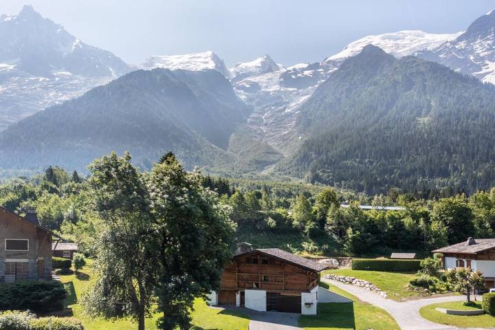 Gîte pour 10 personnes, avec jardin ainsi que sauna et jacuzzi, adapté aux familles dans Parc de Merlet
