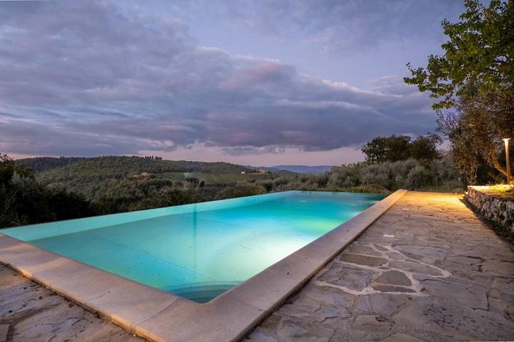 Villa per 10 persone, con panorama e piscina nonché balcone a Castellina in Chianti