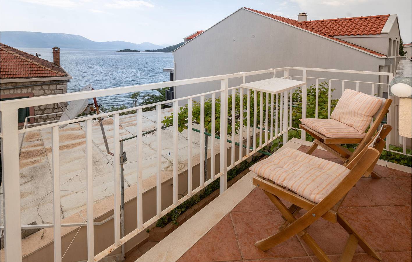 Gemütliches Apartment mit Meerblick, Terrasse, WLAN und nur 100 m vom Strand entfernt in Blace, Dubrovnik-Neretva
