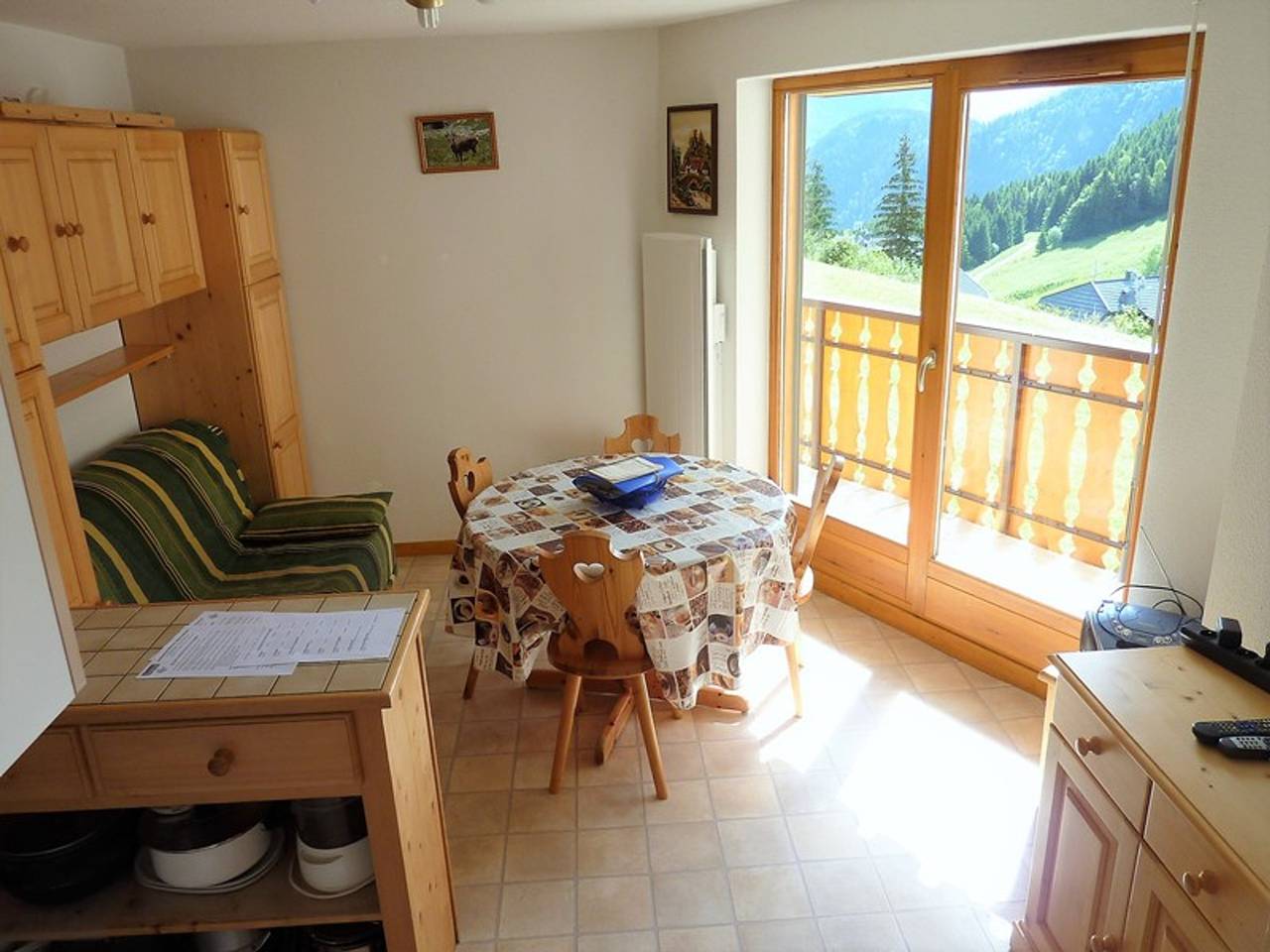 Appartement entier, Charmant 2 pièces avec balcon, départ des randonnées, parking et ascenseur in Le Biot, Région de Thonon-les-Bains